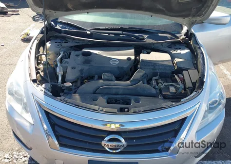 2015 Nissan Altima 2.5/2.5 S/2.5 Sl/2.5 Sv z USA, uszkodzony, nr VIN 1N4AL3AP0FC415549